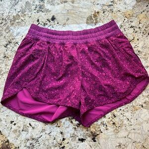 Lululemon Tracker Short II *4-way Stretch size 8